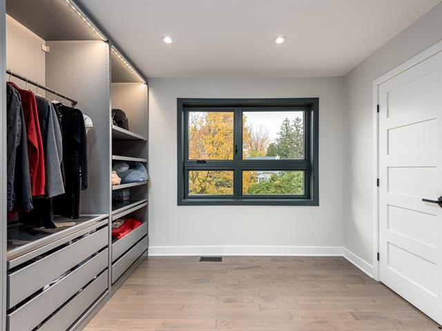 Walk-in closet