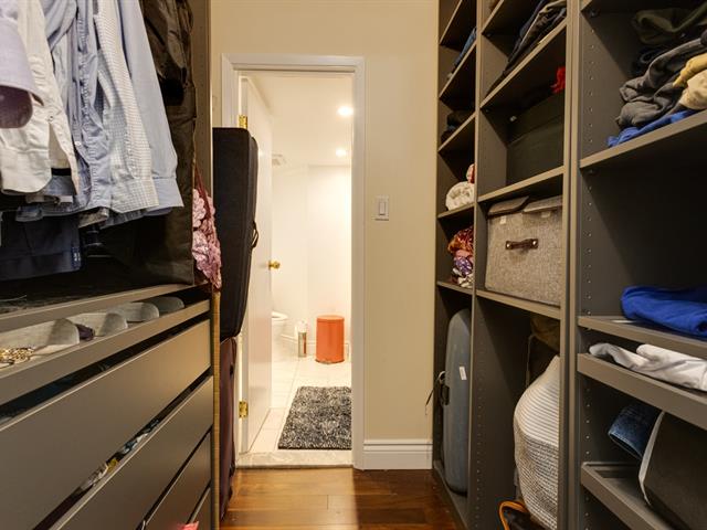 Walk-in closet