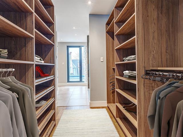Walk-in closet