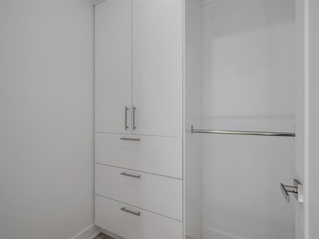Walk-in closet