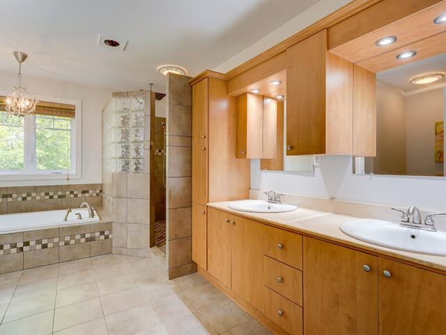 Ensuite bathroom