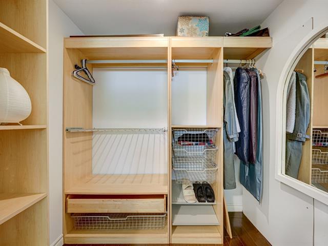 Walk-in closet