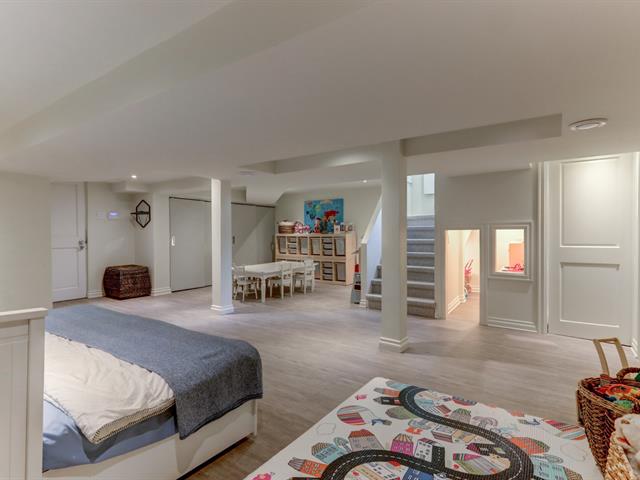 Maison à étages à vendre, Laval (Laval-sur-le-Lac)