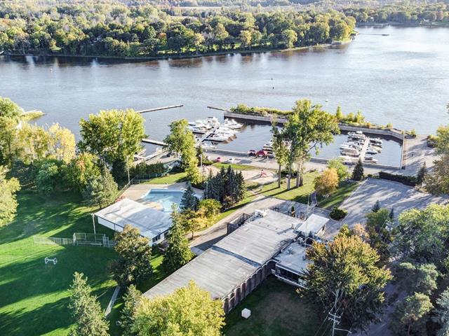 Maison à étages à vendre, Laval (Laval-sur-le-Lac)