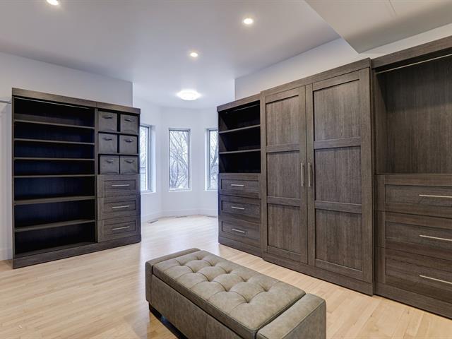 Walk-in closet