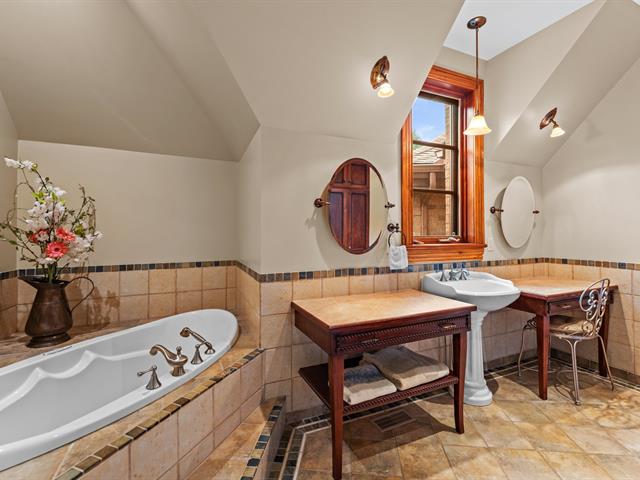Salle de bains attenante à la CCP