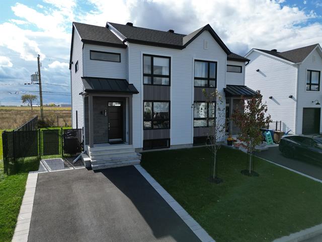 house for sale Otterburn Park