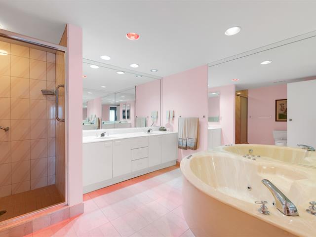 Salle de bains attenante à la CCP