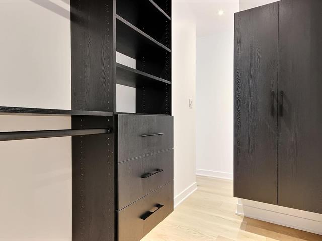 Walk-in closet