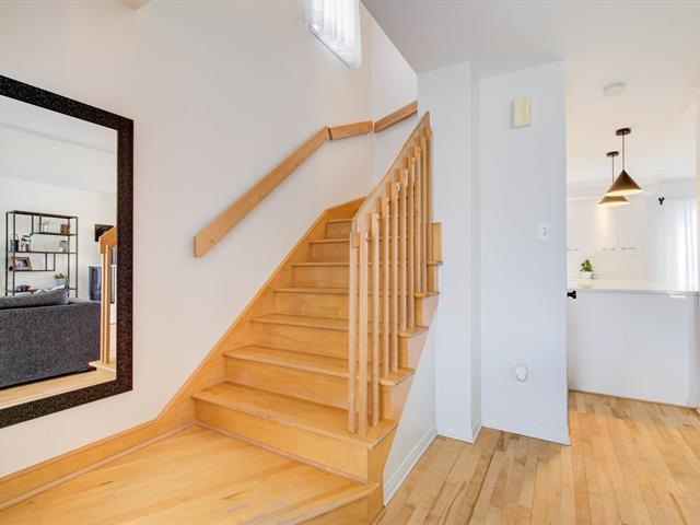 Maison à étages à vendre, La Prairie