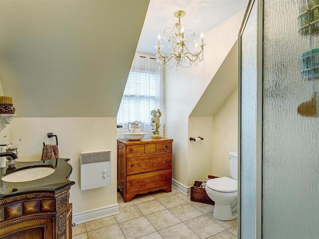 Ensuite bathroom