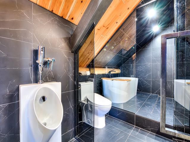 Salle de bains attenante à la CCP