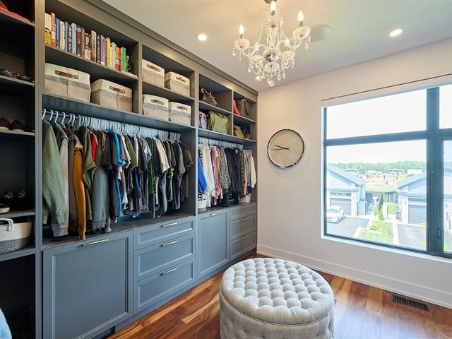 Walk-in closet