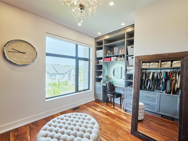 Walk-in closet