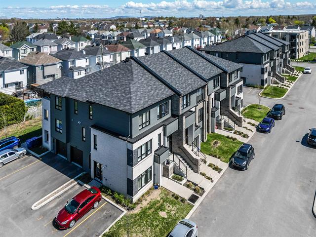 Triplex vendu, Laval (Sainte-Dorothée)