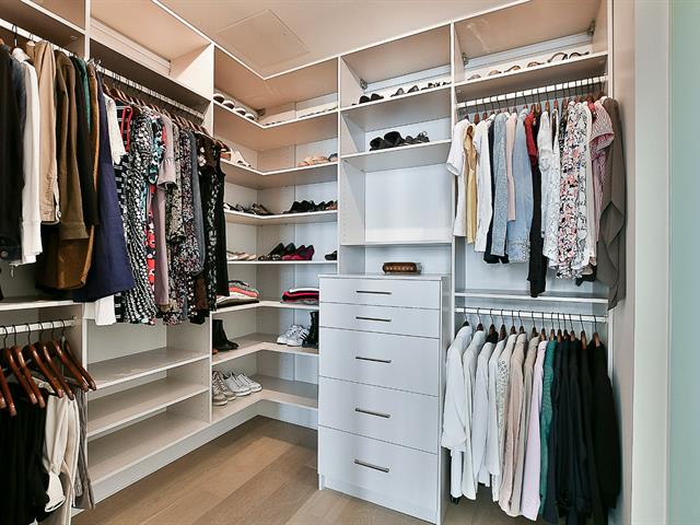 Walk-in closet