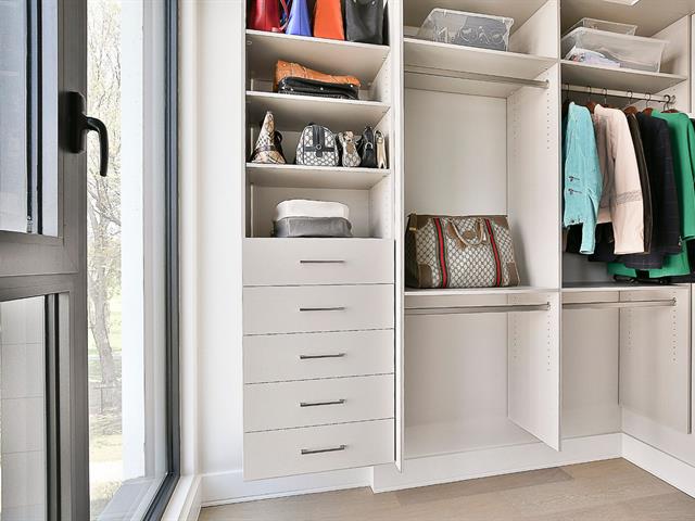 Walk-in closet