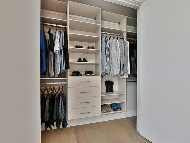 Walk-in closet