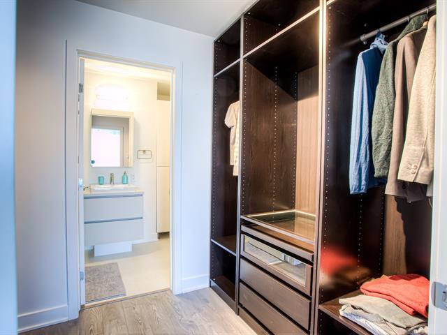 Walk-in closet