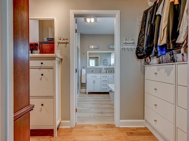 Walk-in closet