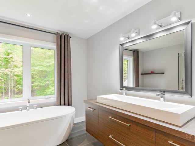 Ensuite bathroom
