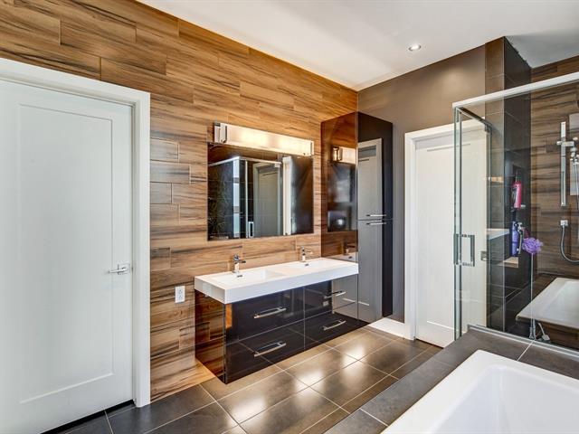 Ensuite bathroom