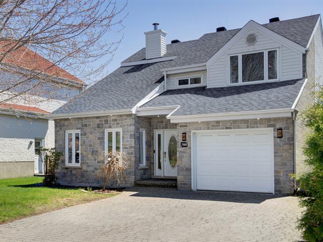 Maison à étages à vendre, La Prairie