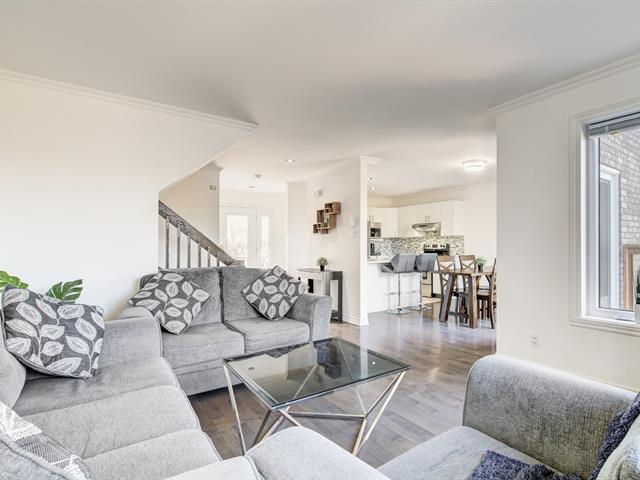 Maison à étages à vendre, La Prairie