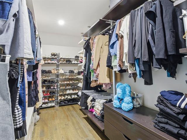 Walk-in closet