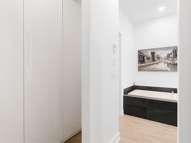 Condo vendu, Mirabel