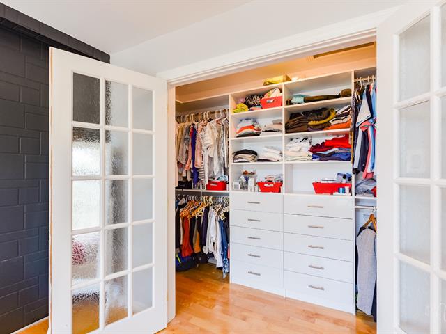 Walk-in closet