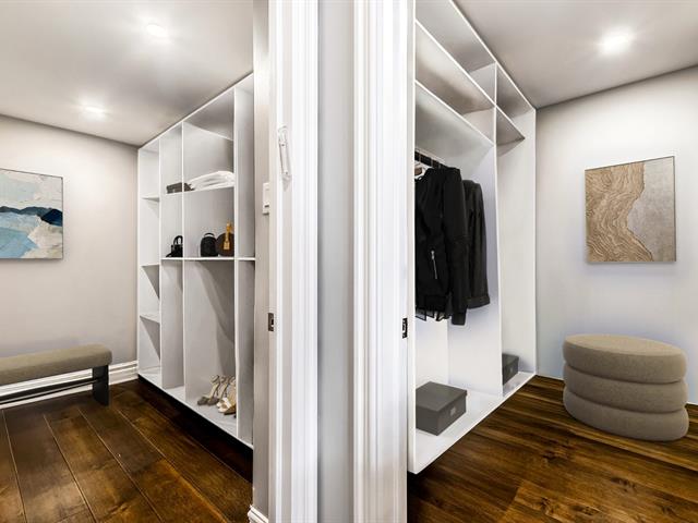 Walk-in closet