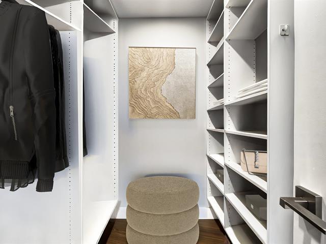 Walk-in closet