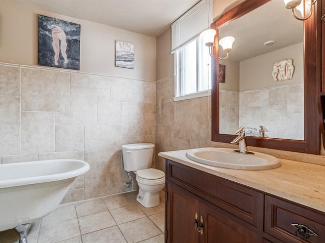 Ensuite bathroom