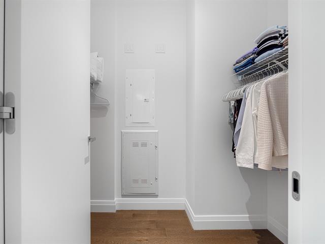 Walk-in closet