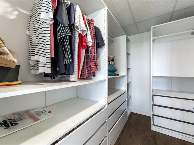 Walk-in closet