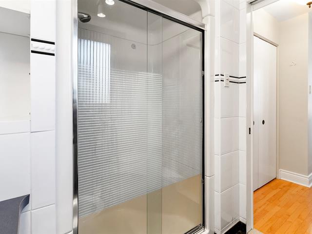 Salle de bains attenante à la CCP