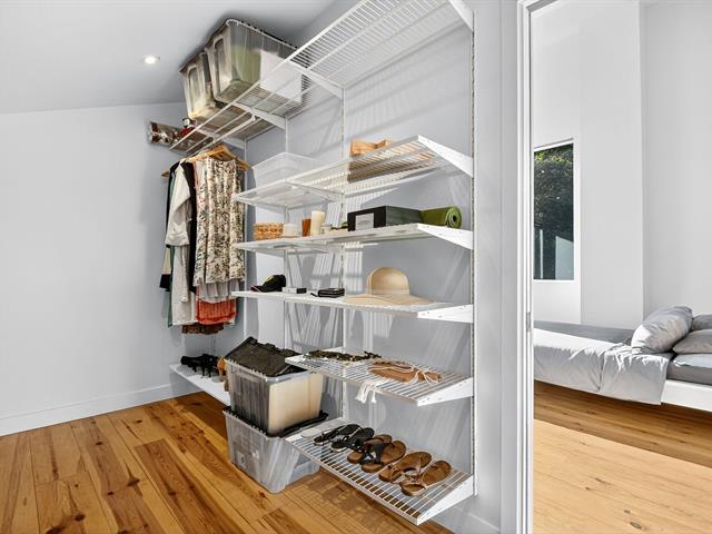Walk-in closet