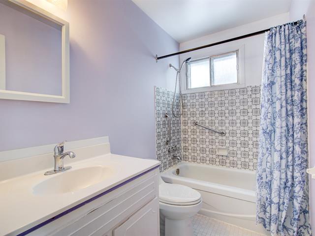 Bungalow sold, Longueuil (Le Vieux-Longueuil)