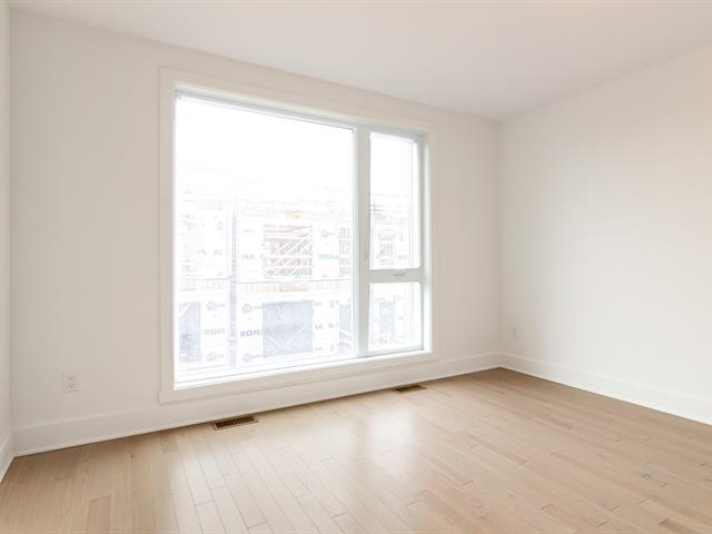 Two or more storey for rent, Montréal (Saint-Laurent)