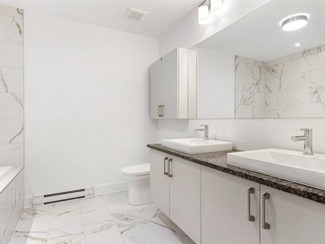Two or more storey for rent, Montréal (Saint-Laurent)
