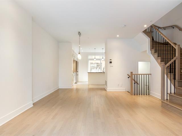 Two or more storey for rent, Montréal (Saint-Laurent)