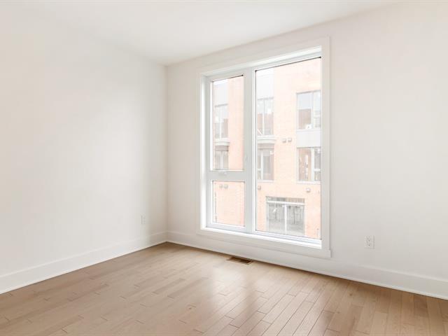 Two or more storey for rent, Montréal (Saint-Laurent)
