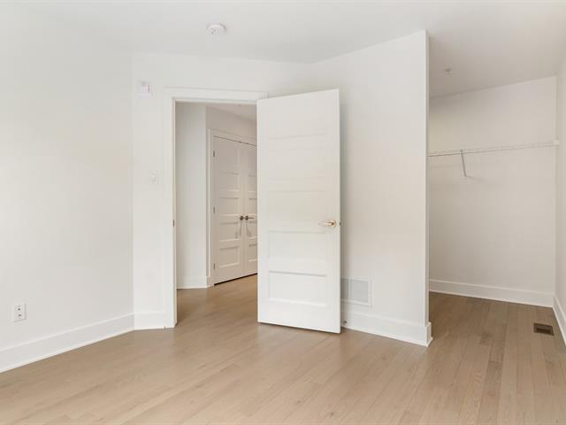 Two or more storey for rent, Montréal (Saint-Laurent)