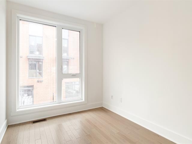Two or more storey for rent, Montréal (Saint-Laurent)