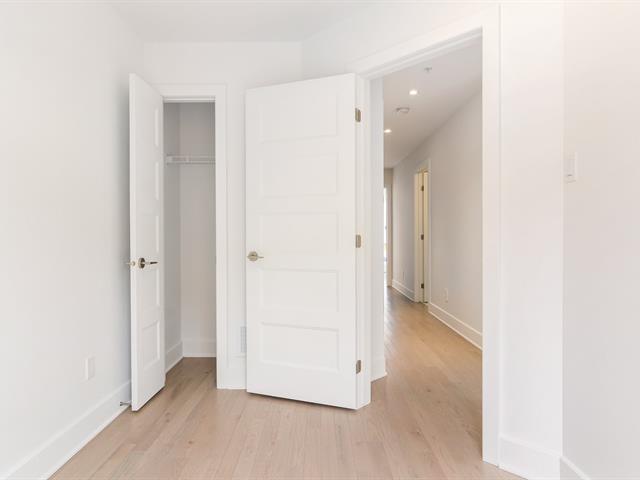 Two or more storey for rent, Montréal (Saint-Laurent)