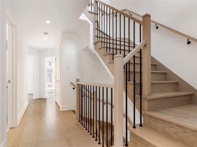 Two or more storey for rent, Montréal (Saint-Laurent)