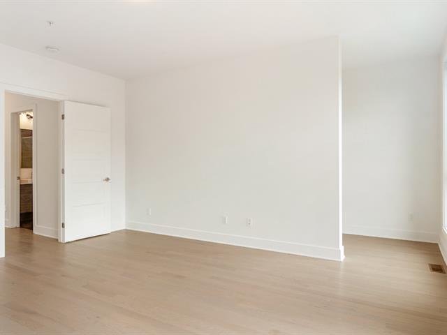 Two or more storey for rent, Montréal (Saint-Laurent)