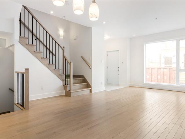 Two or more storey for rent, Montréal (Saint-Laurent)