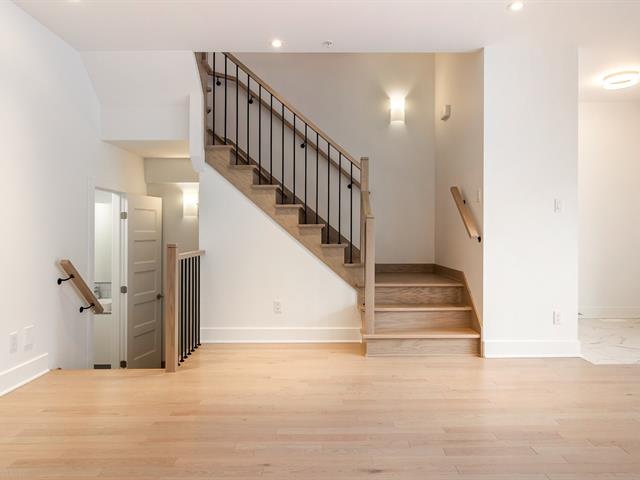 Two or more storey for rent, Montréal (Saint-Laurent)